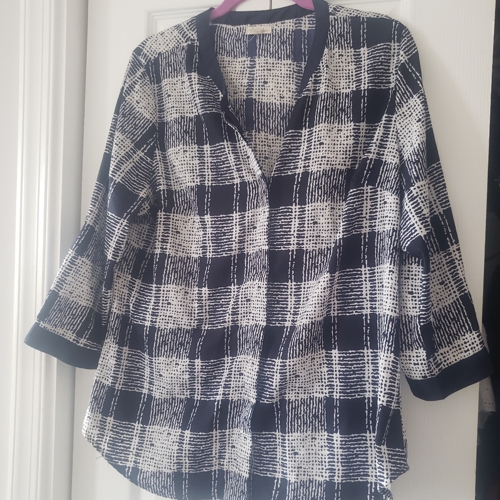 Antilia Femme Blue & White Patterned Silk Quarter Length Sleeve Blouse (Size L)